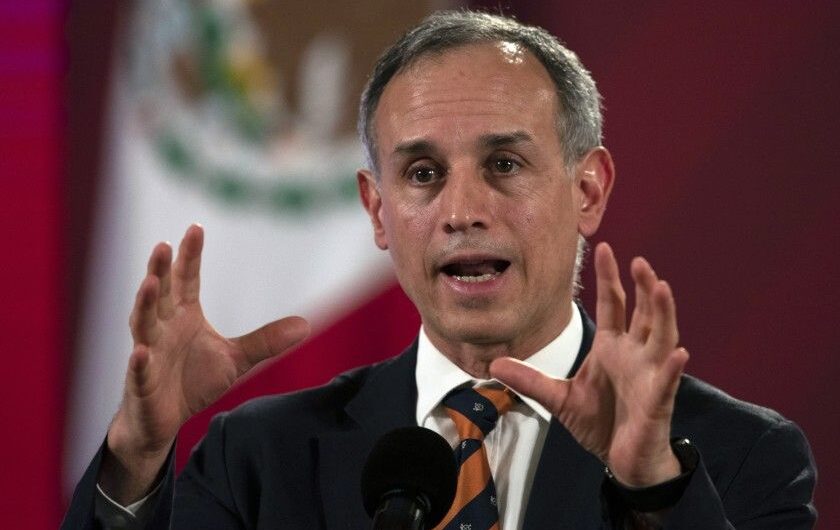After urging people to ‘stay home,’ Mexico’s coronavirus czar takes a maskless beach vacation