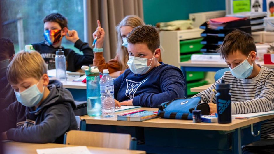 An unvaccinated teacher spread COVID-19 to 50% of students in a classroom after taking off a mask to read, CDC says